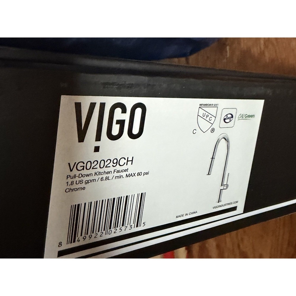 VIGO Greenwich VG02029CH Single-Handle Pull-Down Sprayer Kitchen Faucet Chrome - Picture 2 of 2